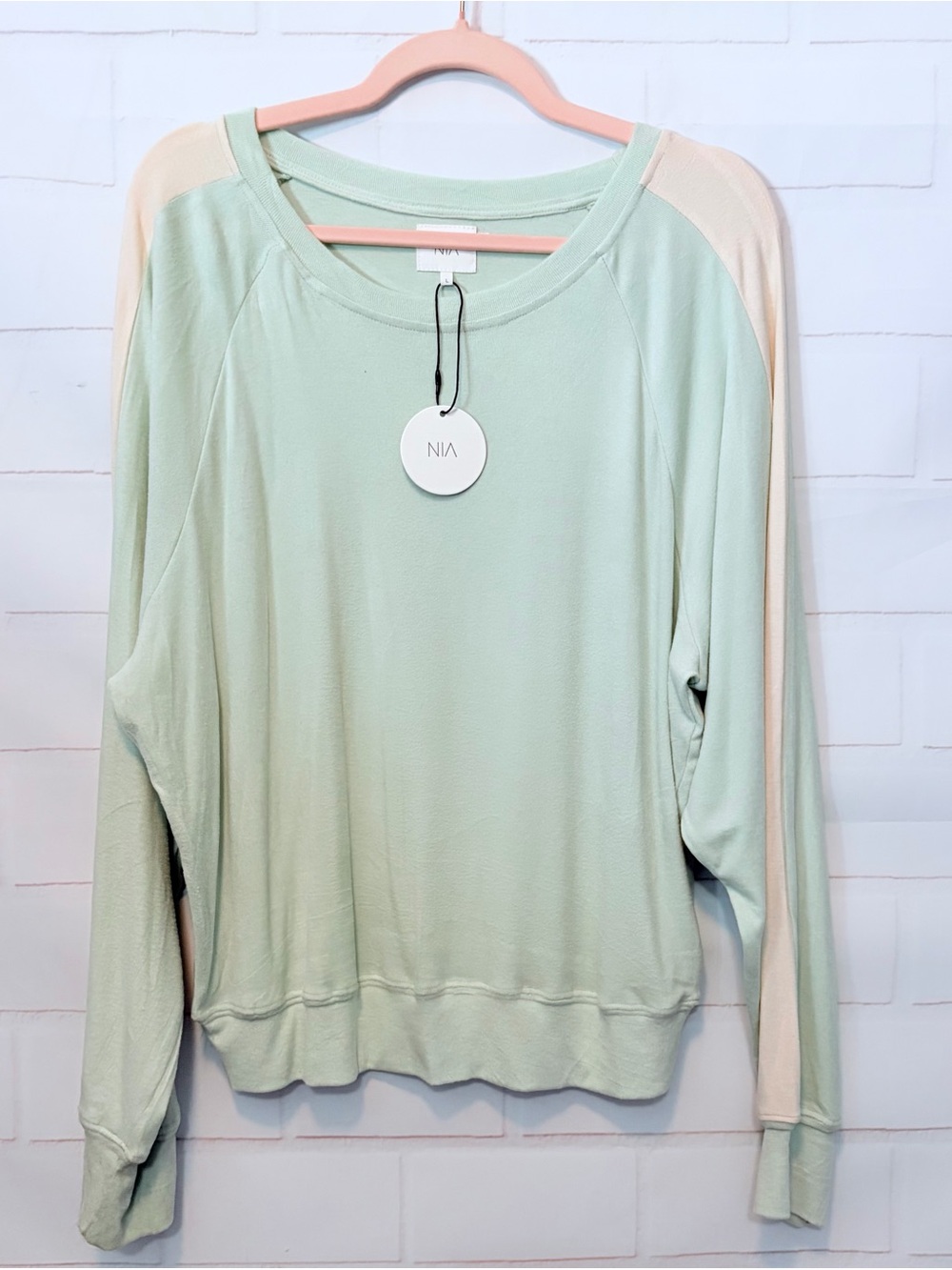 NIA Mint Green Colorblock Lightweight Pullover  Size Large NWT
